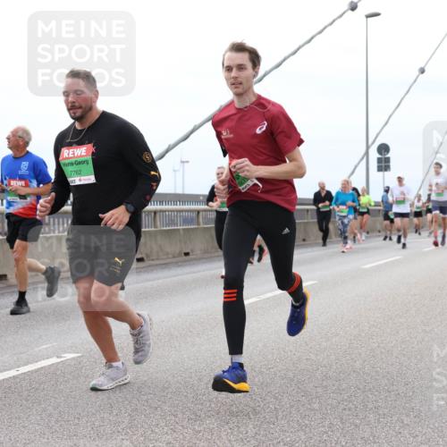 03.10.2025 - Köhlbrandbrückenlauf Lena Gebhardt http://msf.ph/oto/9202377 03.10.2025 15:48:54 Position 2 9706, 7762 meine-sportfotos.de