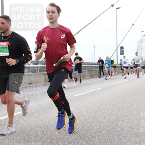 03.10.2025 - Köhlbrandbrückenlauf Lena Gebhardt http://msf.ph/oto/9202378 03.10.2025 15:48:54 Position 2 7762 meine-sportfotos.de