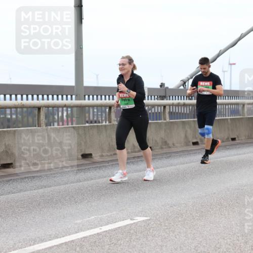 03.10.2025 - Köhlbrandbrückenlauf Lena Gebhardt http://msf.ph/oto/9202384 03.10.2025 15:48:55 Position 2 7326 meine-sportfotos.de