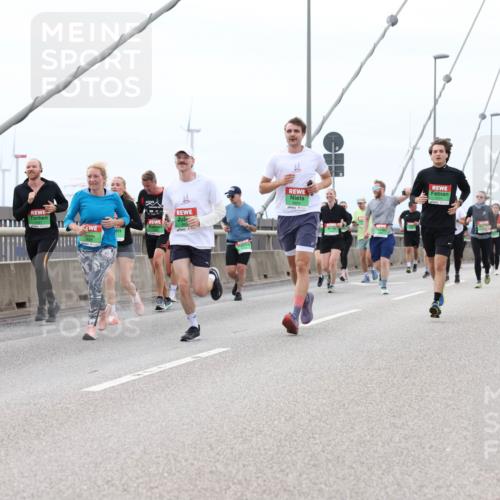 03.10.2025 - Köhlbrandbrückenlauf Lena Gebhardt http://msf.ph/oto/9202390 03.10.2025 15:48:57 Position 2 8954 meine-sportfotos.de