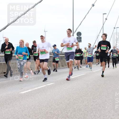 03.10.2025 - Köhlbrandbrückenlauf Lena Gebhardt http://msf.ph/oto/9202391 03.10.2025 15:48:57 Position 2  meine-sportfotos.de