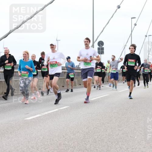 03.10.2025 - Köhlbrandbrückenlauf Lena Gebhardt http://msf.ph/oto/9202392 03.10.2025 15:48:57 Position 2 7467, 7771 meine-sportfotos.de