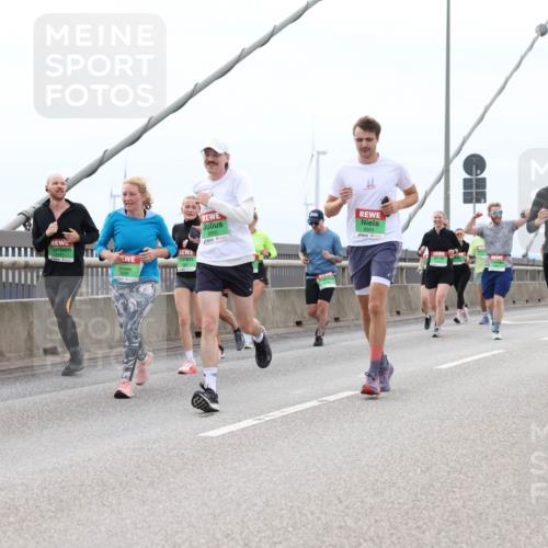 03.10.2025 - Köhlbrandbrückenlauf Lena Gebhardt http://msf.ph/oto/9202394 03.10.2025 15:48:57 Position 2 8950 meine-sportfotos.de