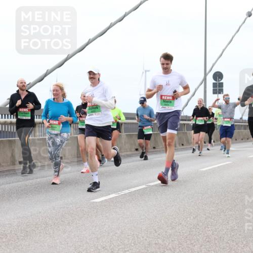03.10.2025 - Köhlbrandbrückenlauf Lena Gebhardt http://msf.ph/oto/9202395 03.10.2025 15:48:57 Position 2 8954, 8950 meine-sportfotos.de