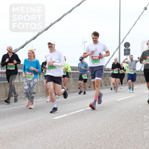 03.10.2025 - Köhlbrandbrückenlauf Lena Gebhardt http://msf.ph/oto/9202396 03.10.2025 15:48:57 Position 2 8950, 8954, 7771 meine-sportfotos.de