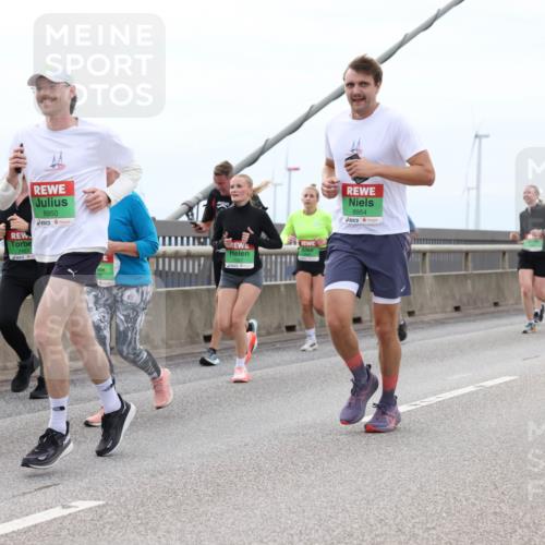 03.10.2025 - Köhlbrandbrückenlauf Lena Gebhardt http://msf.ph/oto/9202403 03.10.2025 15:48:58 Position 2 8950, 8954, 7771 meine-sportfotos.de