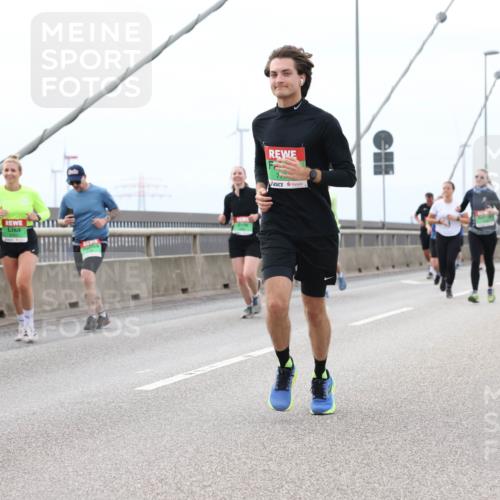 03.10.2025 - Köhlbrandbrückenlauf Lena Gebhardt http://msf.ph/oto/9202404 03.10.2025 15:48:59 Position 2 8954 meine-sportfotos.de