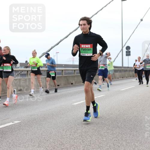03.10.2025 - Köhlbrandbrückenlauf Lena Gebhardt http://msf.ph/oto/9202407 03.10.2025 15:49:00 Position 2 8954, 7771 meine-sportfotos.de