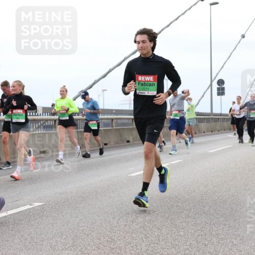 03.10.2025 - Köhlbrandbrückenlauf Lena Gebhardt http://msf.ph/oto/9202408 03.10.2025 15:49:00 Position 2 8954, 7517, 7771 meine-sportfotos.de