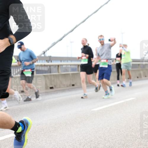 03.10.2025 - Köhlbrandbrückenlauf Lena Gebhardt http://msf.ph/oto/9202413 03.10.2025 15:49:01 Position 2 7771 meine-sportfotos.de