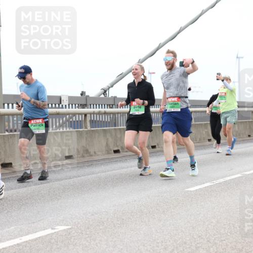 03.10.2025 - Köhlbrandbrückenlauf Lena Gebhardt http://msf.ph/oto/9202414 03.10.2025 15:49:01 Position 2 91, 9392, 8746, 7666, 7667 meine-sportfotos.de