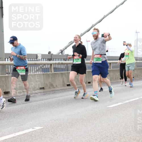 03.10.2025 - Köhlbrandbrückenlauf Lena Gebhardt http://msf.ph/oto/9202415 03.10.2025 15:49:01 Position 2 91, 9392, 8746, 7666, 7667 meine-sportfotos.de
