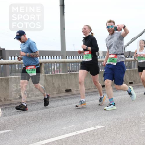 03.10.2025 - Köhlbrandbrückenlauf Lena Gebhardt http://msf.ph/oto/9202418 03.10.2025 15:49:02 Position 2 91, 7667, 8746, 8168 meine-sportfotos.de