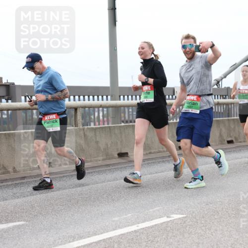 03.10.2025 - Köhlbrandbrückenlauf Lena Gebhardt http://msf.ph/oto/9202419 03.10.2025 15:49:02 Position 2 8746, 7667, 8168 meine-sportfotos.de
