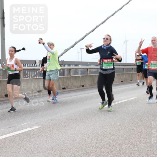 03.10.2025 - Köhlbrandbrückenlauf Lena Gebhardt http://msf.ph/oto/9202425 03.10.2025 15:49:03 Position 2 7775 meine-sportfotos.de