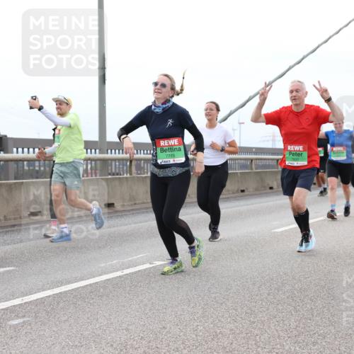 03.10.2025 - Köhlbrandbrückenlauf Lena Gebhardt http://msf.ph/oto/9202429 03.10.2025 15:49:04 Position 2 8168, 7775, 7800 meine-sportfotos.de