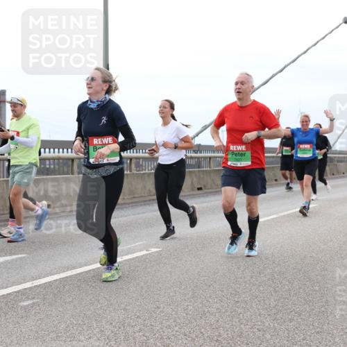 03.10.2025 - Köhlbrandbrückenlauf Lena Gebhardt http://msf.ph/oto/9202431 03.10.2025 15:49:04 Position 2 7800 meine-sportfotos.de