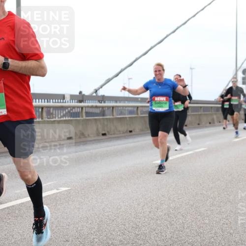 03.10.2025 - Köhlbrandbrückenlauf Lena Gebhardt http://msf.ph/oto/9202436 03.10.2025 15:49:05 Position 2 7800 meine-sportfotos.de