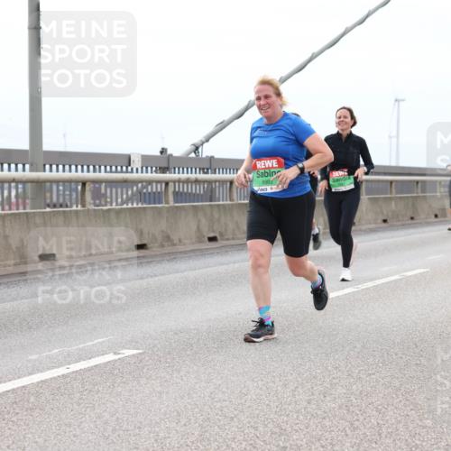 03.10.2025 - Köhlbrandbrückenlauf Lena Gebhardt http://msf.ph/oto/9202437 03.10.2025 15:49:06 Position 2 8983 meine-sportfotos.de