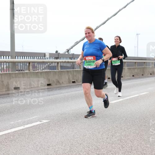 03.10.2025 - Köhlbrandbrückenlauf Lena Gebhardt http://msf.ph/oto/9202438 03.10.2025 15:49:06 Position 2 8983 meine-sportfotos.de