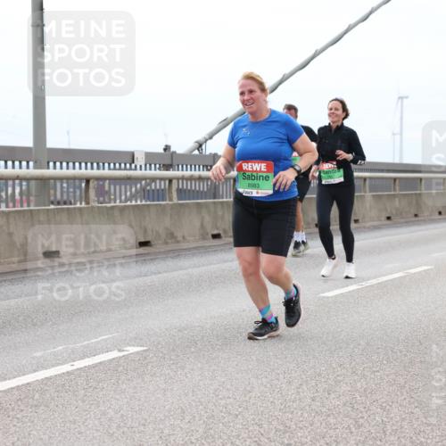 03.10.2025 - Köhlbrandbrückenlauf Lena Gebhardt http://msf.ph/oto/9202439 03.10.2025 15:49:06 Position 2 8983 meine-sportfotos.de