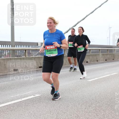 03.10.2025 - Köhlbrandbrückenlauf Lena Gebhardt http://msf.ph/oto/9202441 03.10.2025 15:49:06 Position 2 8983 meine-sportfotos.de