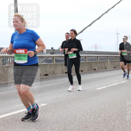 03.10.2025 - Köhlbrandbrückenlauf Lena Gebhardt http://msf.ph/oto/9202444 03.10.2025 15:49:06 Position 2 8983, 7657, 9244 meine-sportfotos.de