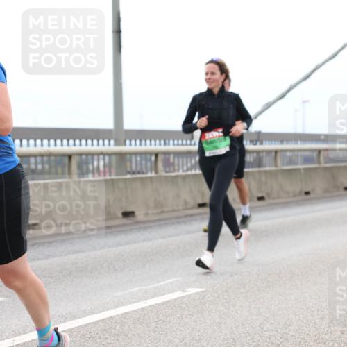 03.10.2025 - Köhlbrandbrückenlauf Lena Gebhardt http://msf.ph/oto/9202448 03.10.2025 15:49:07 Position 2 8983 meine-sportfotos.de