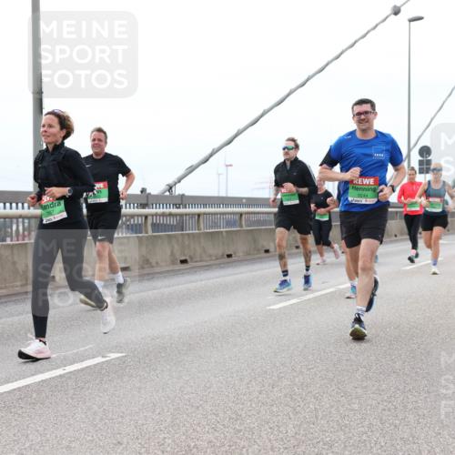 03.10.2025 - Köhlbrandbrückenlauf Lena Gebhardt http://msf.ph/oto/9202450 03.10.2025 15:49:07 Position 2 7657, 9244 meine-sportfotos.de
