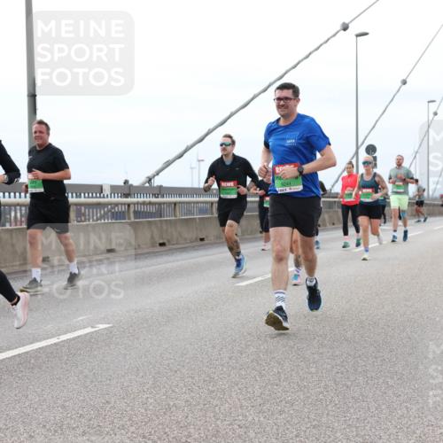 03.10.2025 - Köhlbrandbrückenlauf Lena Gebhardt http://msf.ph/oto/9202451 03.10.2025 15:49:07 Position 2 7657, 9244 meine-sportfotos.de