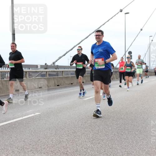 03.10.2025 - Köhlbrandbrückenlauf Lena Gebhardt http://msf.ph/oto/9202452 03.10.2025 15:49:08 Position 2 7657, 924 meine-sportfotos.de