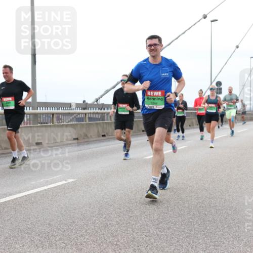 03.10.2025 - Köhlbrandbrückenlauf Lena Gebhardt http://msf.ph/oto/9202453 03.10.2025 15:49:08 Position 2 5, 9244 meine-sportfotos.de