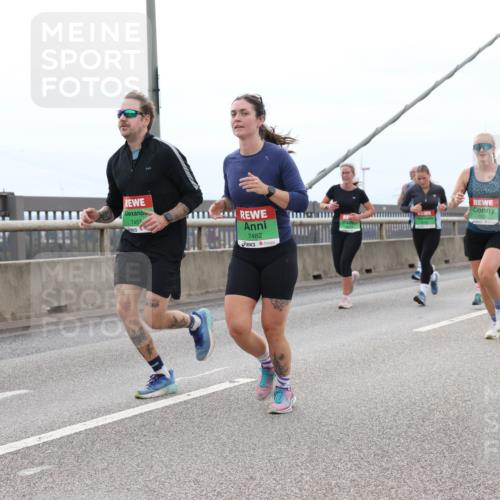 03.10.2025 - Köhlbrandbrückenlauf Lena Gebhardt http://msf.ph/oto/9202463 03.10.2025 15:49:09 Position 2 7457, 7482 meine-sportfotos.de