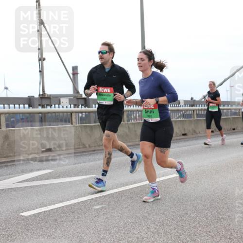 03.10.2025 - Köhlbrandbrückenlauf Lena Gebhardt http://msf.ph/oto/9202464 03.10.2025 15:49:09 Position 2 7457, 7482 meine-sportfotos.de