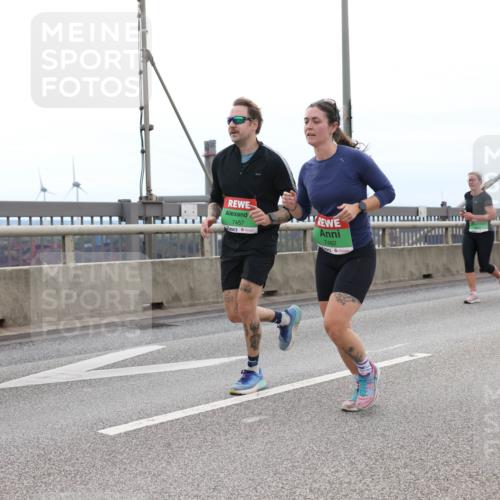 03.10.2025 - Köhlbrandbrückenlauf Lena Gebhardt http://msf.ph/oto/9202466 03.10.2025 15:49:09 Position 2 7457, 7482, 7935 meine-sportfotos.de
