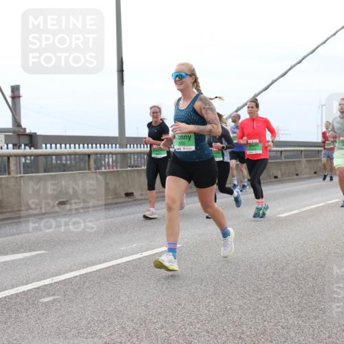 03.10.2025 - Köhlbrandbrückenlauf Lena Gebhardt http://msf.ph/oto/9202471 03.10.2025 15:49:10 Position 2 7935 meine-sportfotos.de