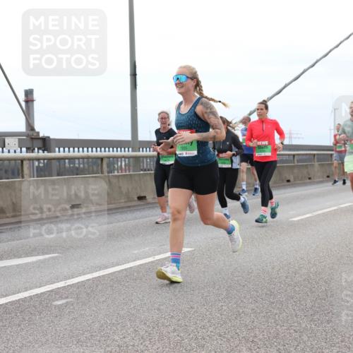03.10.2025 - Köhlbrandbrückenlauf Lena Gebhardt http://msf.ph/oto/9202472 03.10.2025 15:49:10 Position 2  meine-sportfotos.de