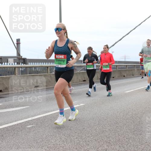 03.10.2025 - Köhlbrandbrückenlauf Lena Gebhardt http://msf.ph/oto/9202474 03.10.2025 15:49:10 Position 2 7935 meine-sportfotos.de