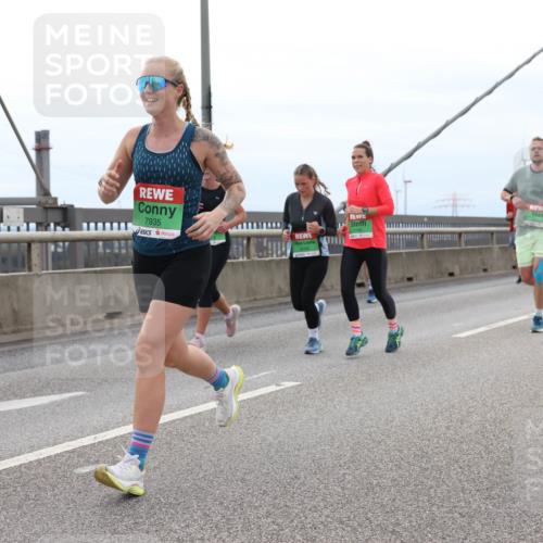03.10.2025 - Köhlbrandbrückenlauf Lena Gebhardt http://msf.ph/oto/9202476 03.10.2025 15:49:10 Position 2 7935 meine-sportfotos.de