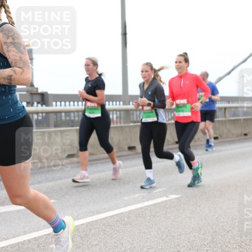 03.10.2025 - Köhlbrandbrückenlauf Lena Gebhardt http://msf.ph/oto/9202477 03.10.2025 15:49:11 Position 2 7935 meine-sportfotos.de
