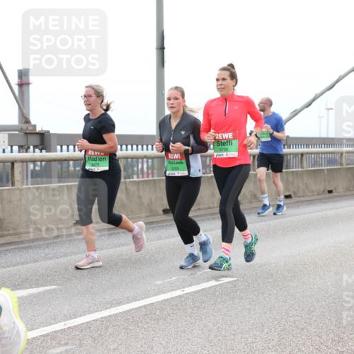 03.10.2025 - Köhlbrandbrückenlauf Lena Gebhardt http://msf.ph/oto/9202479 03.10.2025 15:49:11 Position 2 8958, 8765, 8766, 8009 meine-sportfotos.de
