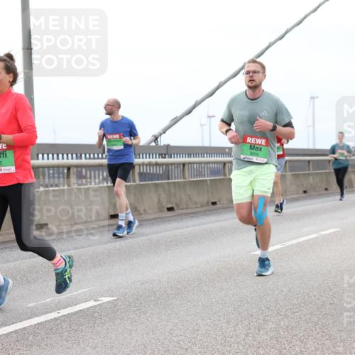 03.10.2025 - Köhlbrandbrückenlauf Lena Gebhardt http://msf.ph/oto/9202482 03.10.2025 15:49:11 Position 2 8765, 8766, 8009 meine-sportfotos.de