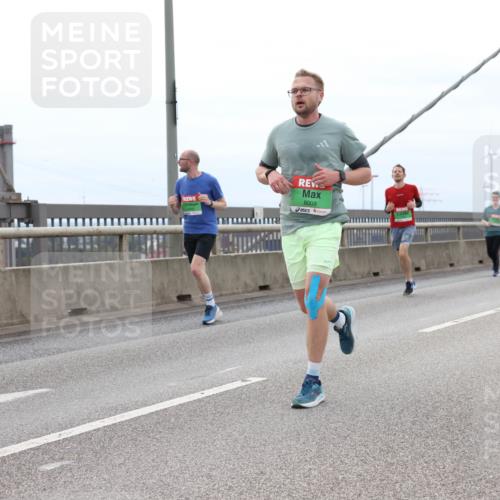 03.10.2025 - Köhlbrandbrückenlauf Lena Gebhardt http://msf.ph/oto/9202486 03.10.2025 15:49:12 Position 2 8009 meine-sportfotos.de