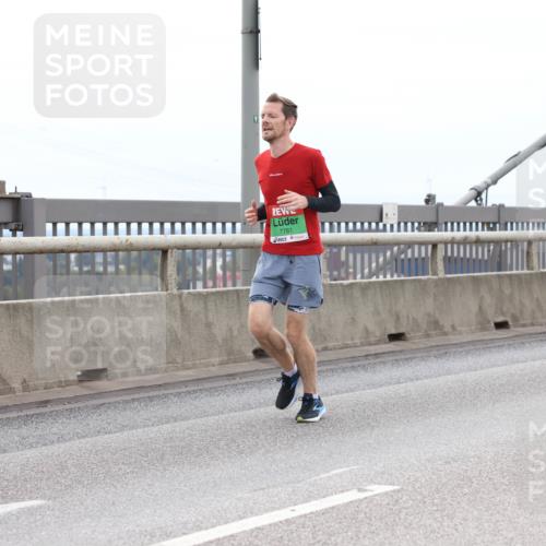 03.10.2025 - Köhlbrandbrückenlauf Lena Gebhardt http://msf.ph/oto/9202493 03.10.2025 15:49:14 Position 2 7761, 7716 meine-sportfotos.de