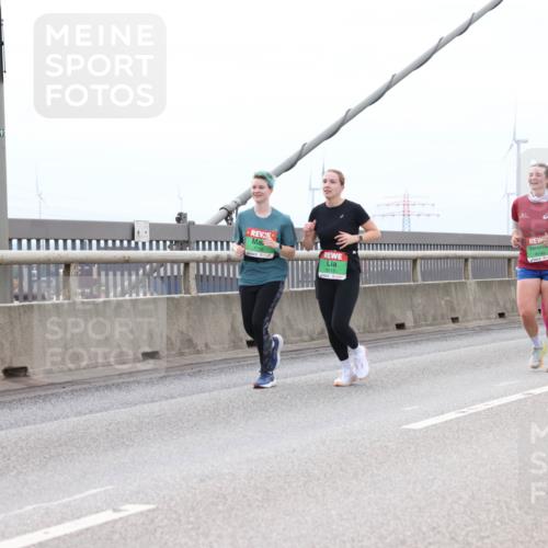03.10.2025 - Köhlbrandbrückenlauf Lena Gebhardt http://msf.ph/oto/9202494 03.10.2025 15:49:15 Position 2 91, 7716, 9015 meine-sportfotos.de