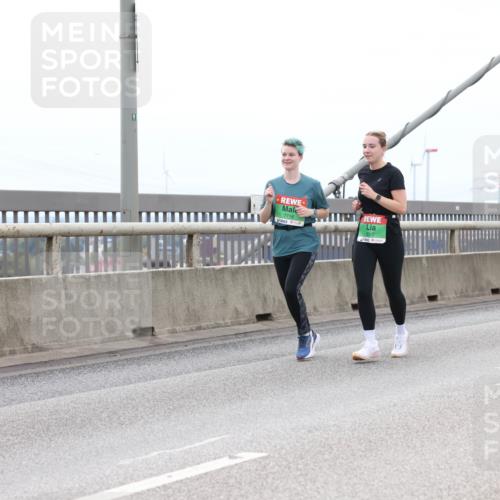 03.10.2025 - Köhlbrandbrückenlauf Lena Gebhardt http://msf.ph/oto/9202497 03.10.2025 15:49:15 Position 2 91, 7716, 9015, 8799 meine-sportfotos.de