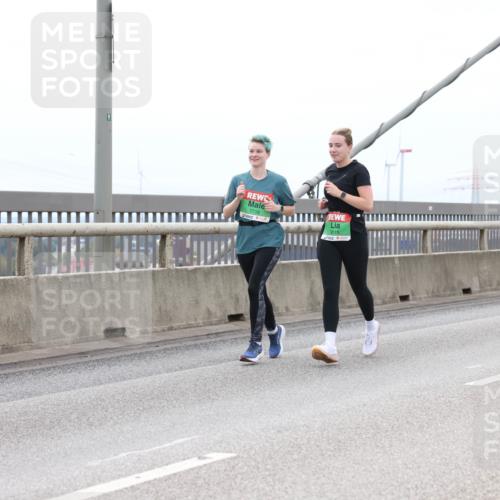 03.10.2025 - Köhlbrandbrückenlauf Lena Gebhardt http://msf.ph/oto/9202498 03.10.2025 15:49:15 Position 2 91, 7716, 9015, 8799, 7514 meine-sportfotos.de