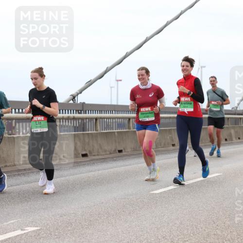 03.10.2025 - Köhlbrandbrückenlauf Lena Gebhardt http://msf.ph/oto/9202499 03.10.2025 15:49:16 Position 2 91, 7716, 9015, 8799, 7514 meine-sportfotos.de