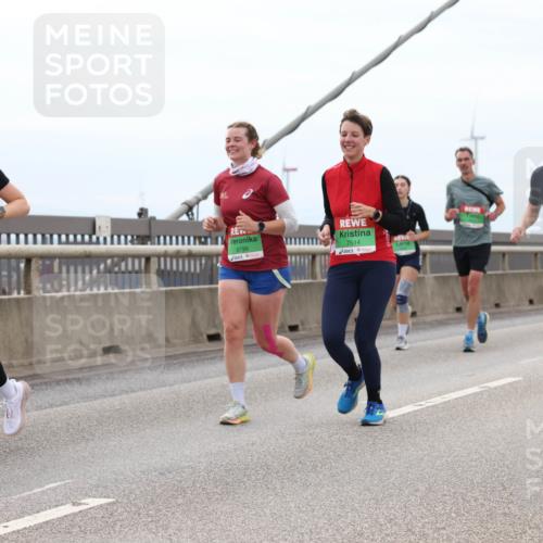 03.10.2025 - Köhlbrandbrückenlauf Lena Gebhardt http://msf.ph/oto/9202500 03.10.2025 15:49:16 Position 2 9015, 8799, 7514 meine-sportfotos.de