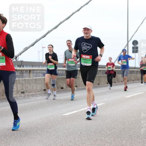 03.10.2025 - Köhlbrandbrückenlauf Lena Gebhardt http://msf.ph/oto/9202502 03.10.2025 15:49:17 Position 2 3799, 7514, 9307 meine-sportfotos.de